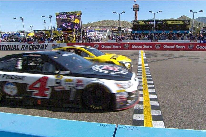 Kevin Harvick and Carl Edwards at Phoenix International Raceway