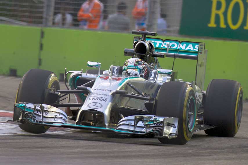 Mercedes W05 Hybrid turning corner