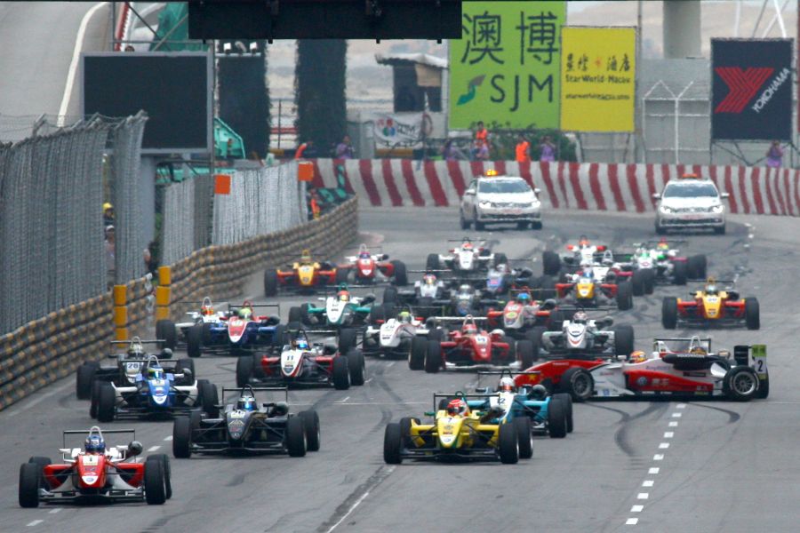 Start of the Formula 3 Macau Grand Prix