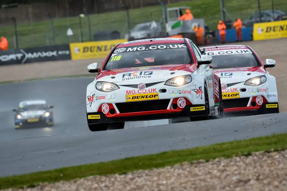 MG 6 GT at Donington Park in 2016