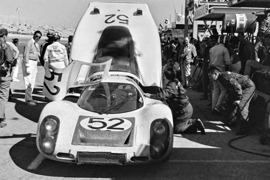 Porsche 907 longtail racing cars 1968 Sebring