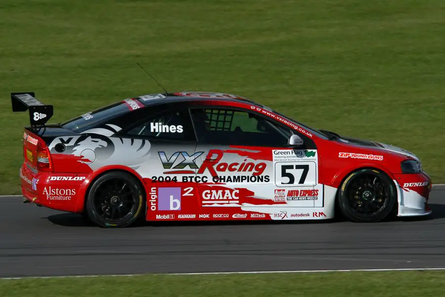 2004 BTCC VX Racing Luke Hines