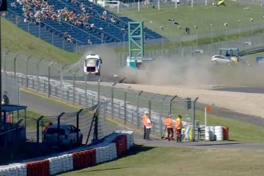 Finlay Hutchinson Audi Sport TT cup crash Nurburgring 2017