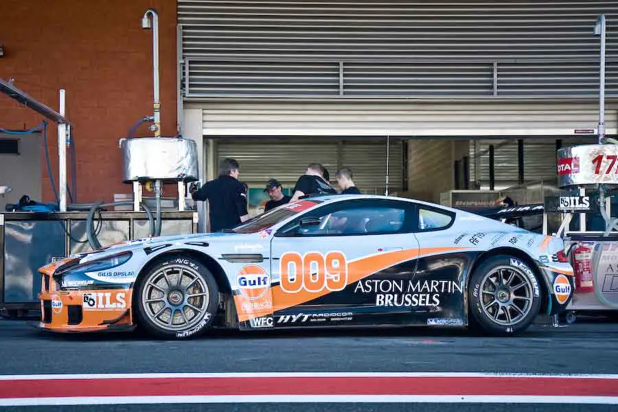 Aston-Martin-DBRS9-GT3-race-car-2005