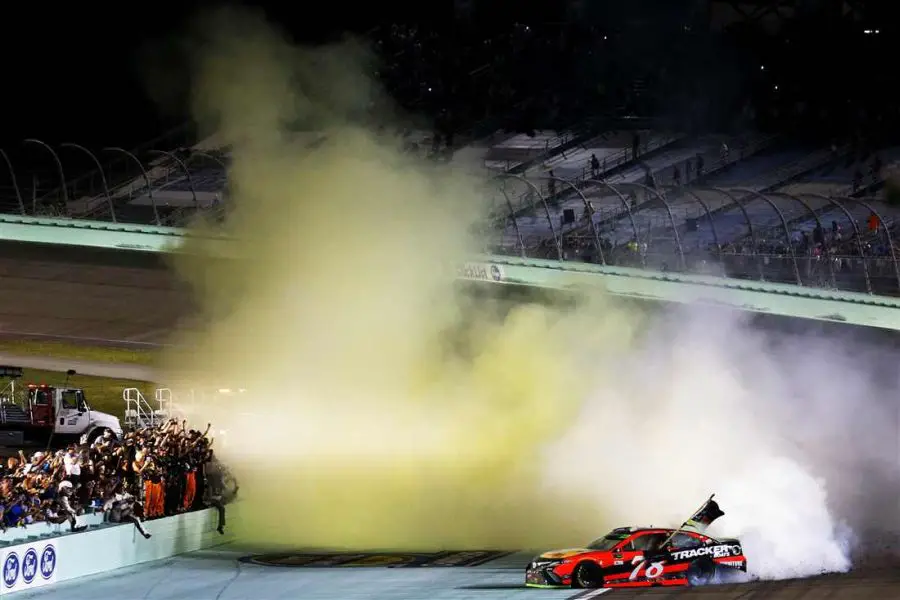 Martin Truex Jr wins Ford EcoBoost 400