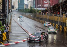 Rob Huff wins at Macau