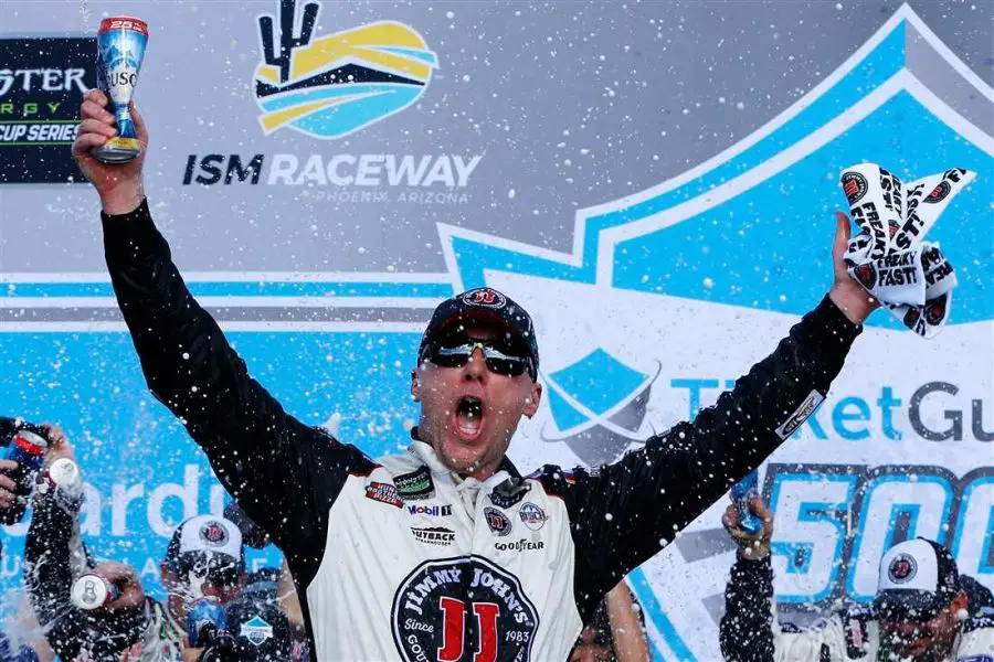 Kevin Harvick wins at Phoenix