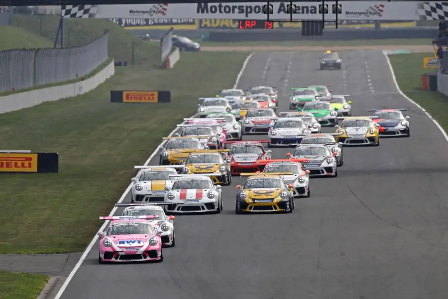 29 drivers participated in the first round of the 2018 Porsche Carrera Cup Germany