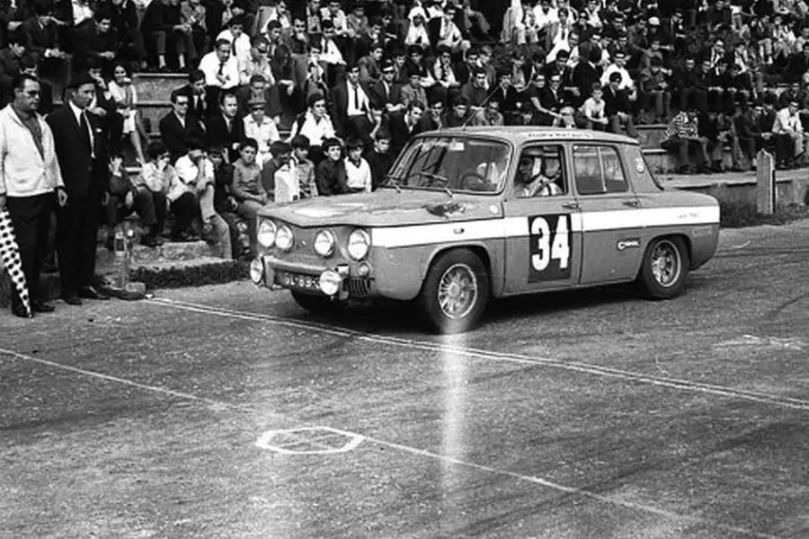 1967 Rallye International TAP, Jose Eduardo Carpinteiro Albino, #34 Renault 8 Gordini