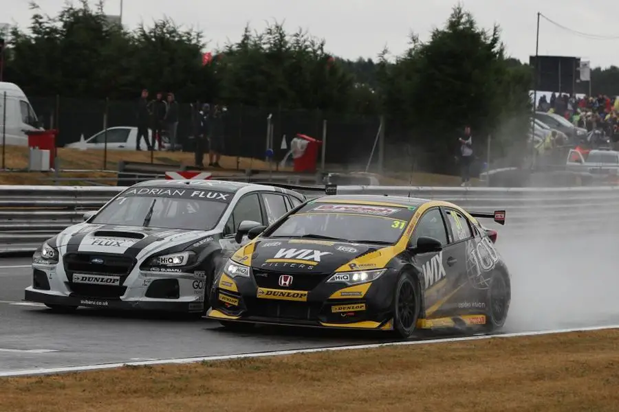 Jack Goff and Ashley Sutton in the first race at Snetterton