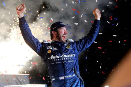 Martin Truex Jr. wins Quaker State 400 at Kentucky Speedway