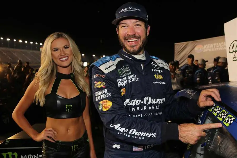 Martin Truex Jr. wins Quaker State 400 at Kentucky Speedway