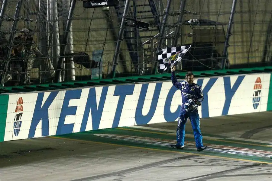 Martin Truex Jr. wins Quaker State 400 at Kentucky Speedway