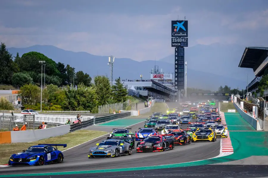 Start of the race at Circuit de Barcelona-Catalunya