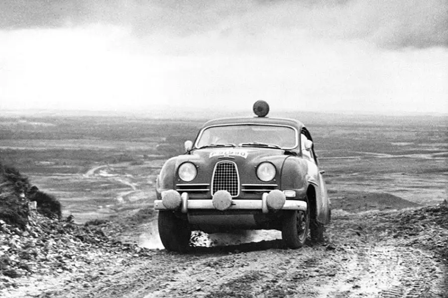 Erik Carlsson, Saab, RAC Rally, 1962, black and white