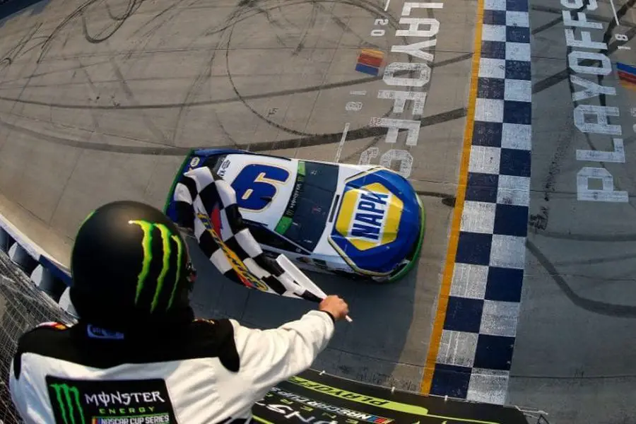 Chase Elliott wins at Dover