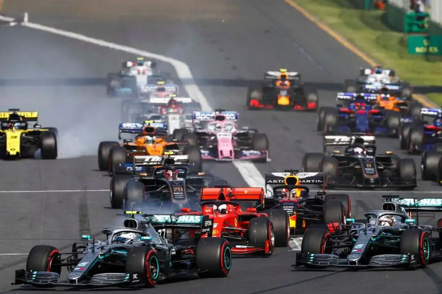 2019 Australian Grand Prix start, Bottas and Hamilton