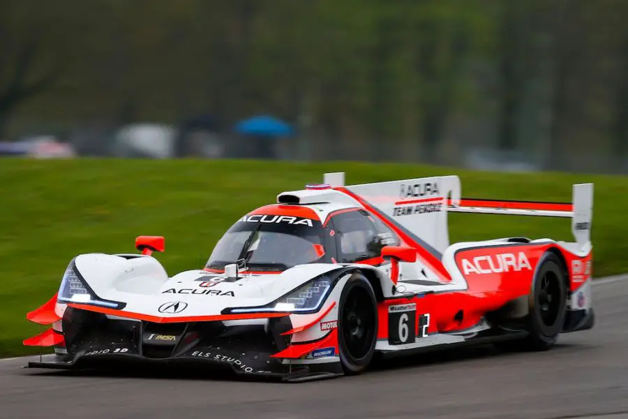 Victorious Acura ARX-05 of JP Montoya and Dane Cameron