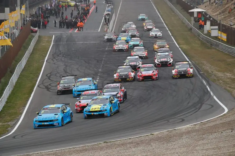 Start of WTCR Race 3 at Zandvoort