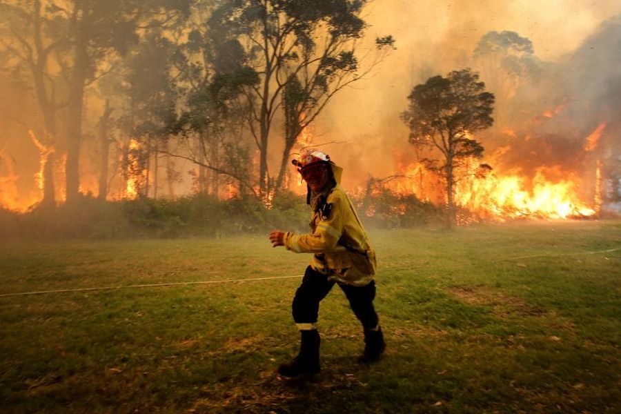 Fire blank. Bushfire. Мем огонь на заднем плане.