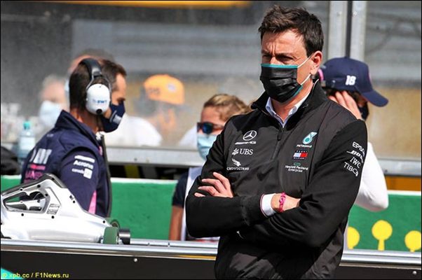 Toto Wolff Wearing A Mask In Times of Covid 19