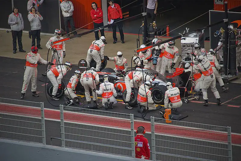 McLaren MP4 24 Barcelona Pit Stop Crew