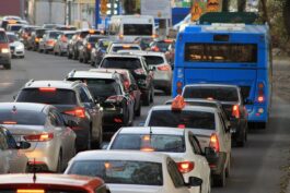 7 Ways to Stay Alert and Calm During Long Traffic Jams